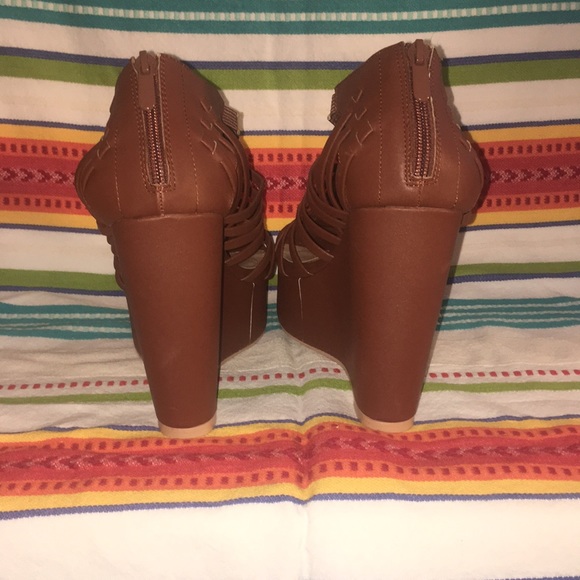 Woman’s Torrid wedge ~ 9W - Picture 4 of 8